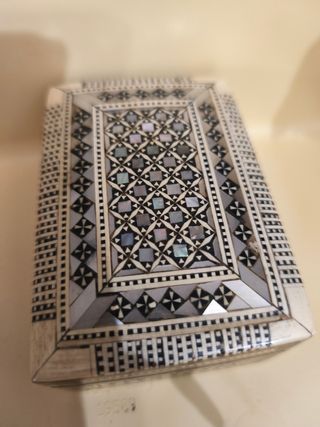 Portagioie in legno e madreperla