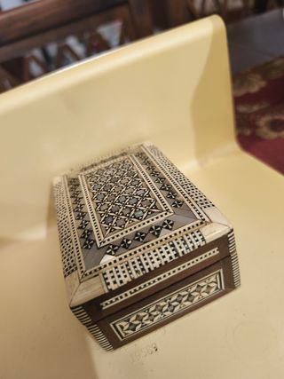 Portagioie in legno e madreperla