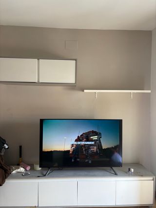 Mueble TV con estanterías y mesa elevable