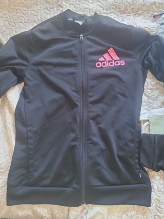 Chaqueta Adidas Negra mujer.
Precio negociable.