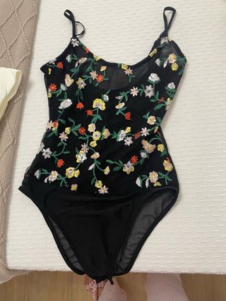 Body de encaje floral negro