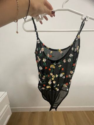 Body de encaje floral negro