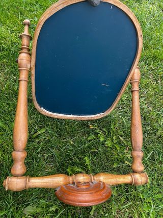 Espejo de tocador antiguo de madera tallada