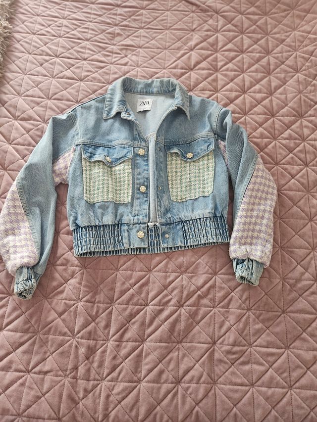 Chaqueta Vaquera Zara con Mangas Estampadas