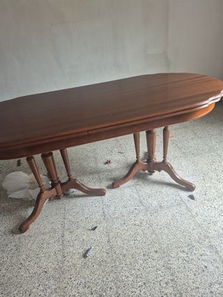 Mesa de comedor antigua de madera