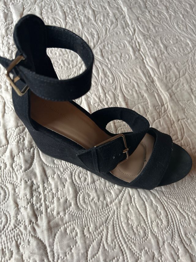 Sandálias Stradivarius pretas de salto alto