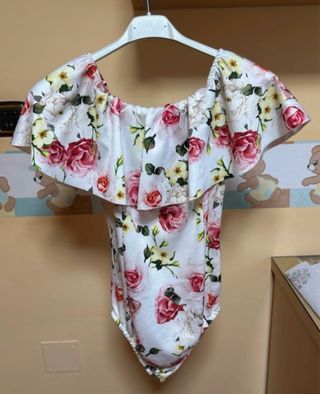 Body floral blanco y rosa