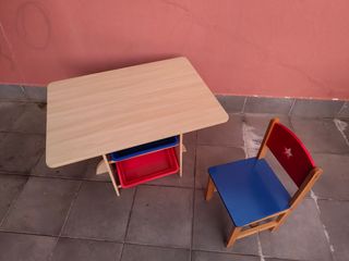 Mesa infantil KidKraft con silla y bandejas