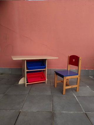 Mesa infantil KidKraft con silla y bandejas