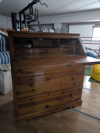Escritorio de madera maciza