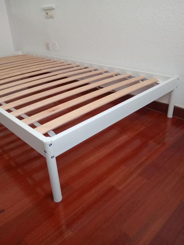 Estructura de cama individual con somier de lámina