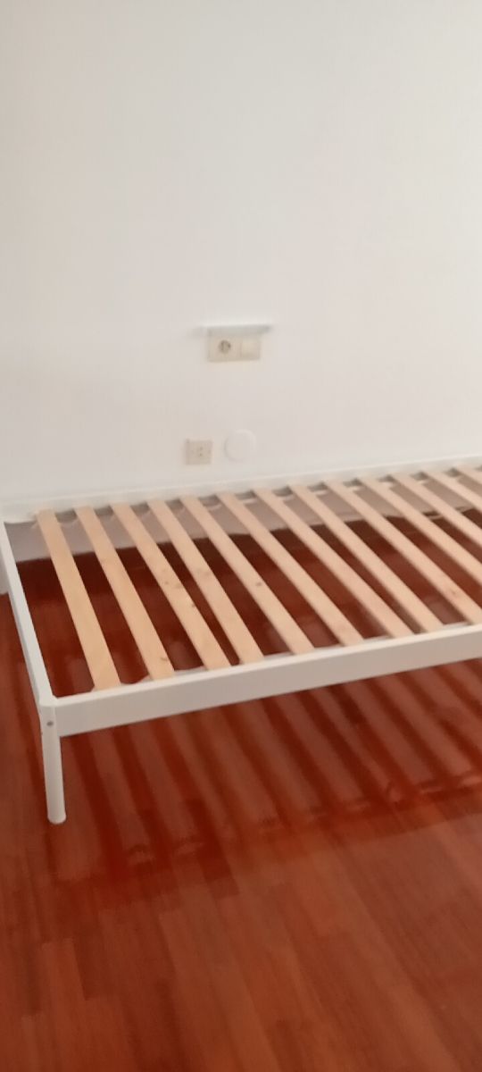 Estructura de cama individual con somier de lámina