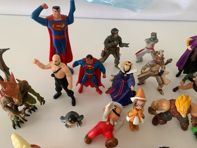 20 Figuras de Acción Variadas