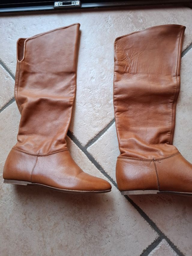 Stivali al ginocchio in pelle di vitello bruciato