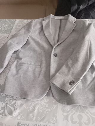 Chaqueta niño Zara gris usado 2 veces talla 9
