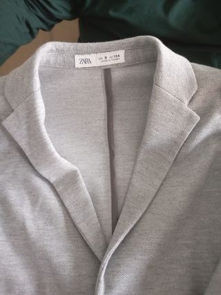 Chaqueta niño Zara gris usado 2 veces talla 9