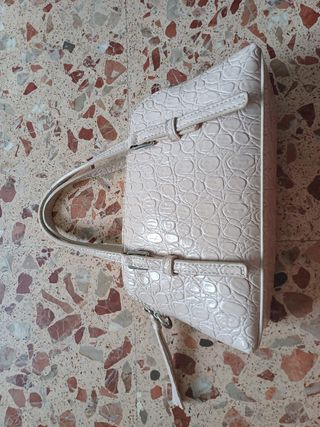 Bolso beige efecto piel cocodrilo