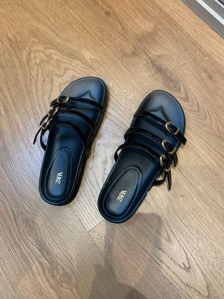 Sandalias Negras Hebillas Zara