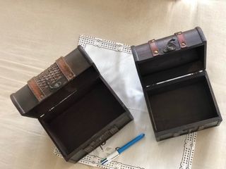 Cassettoni decorativi vintage (legno, pelle, metallo)