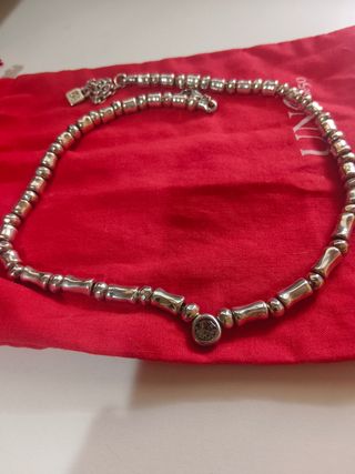Collar Uno de 50 bañado en plata con piedra gris