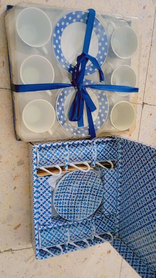 Juego de tazas y platos de porcelana