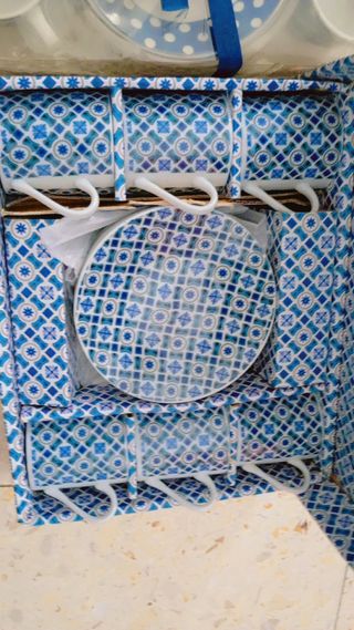 Juego de tazas y platos de porcelana