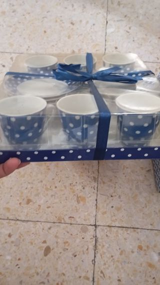 Juego de tazas y platos de porcelana