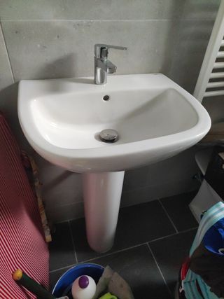 Lavabo de porcelana blanco