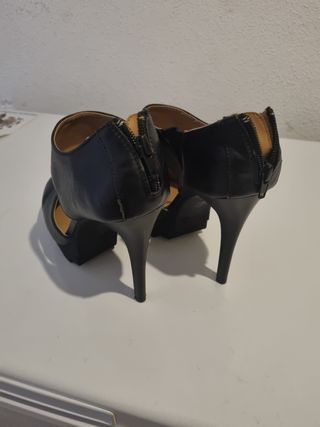 Zapatos de tacón negros para mujer