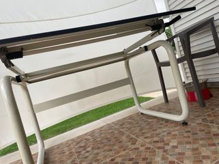 Mesa de dibujo técnico inclinable