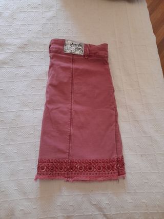 Falda vaquera rosa con bordado