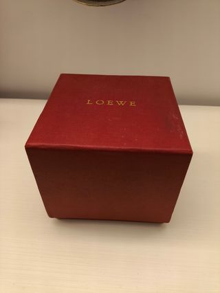 Caja Loewe Roja y Beige