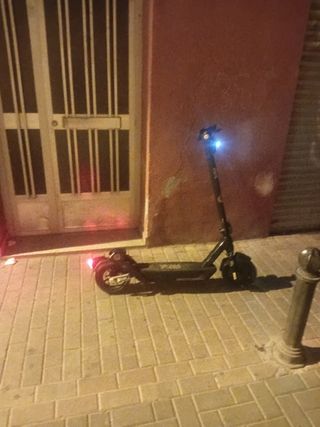 Patinete eléctrico con luces