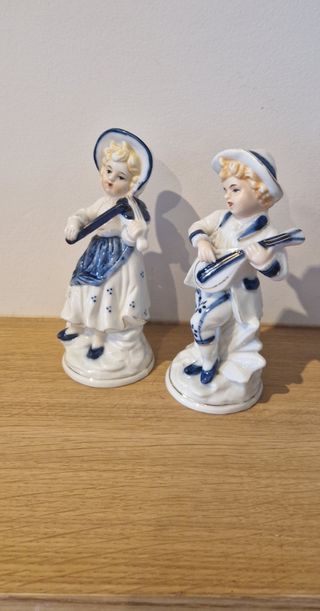 Pareja figuras porcelana niños músicos