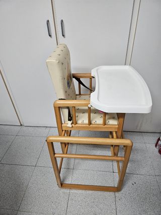 Trona de madera para bebé