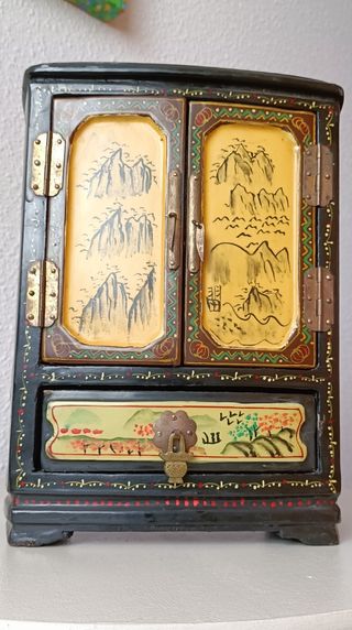 Antiguo joyero oriental pintado a mano