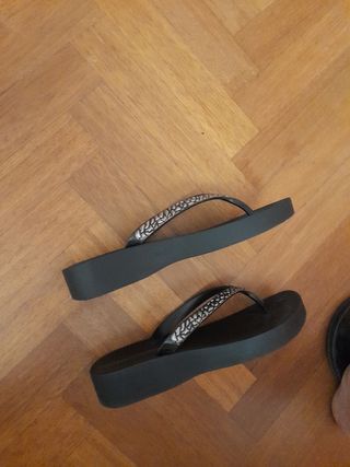 Chanclas Ipanema mujer negras y plateadas