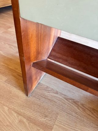 mesita de noche o auxiliar