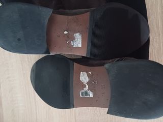 Botas altas hasta la rodilla grises y negras