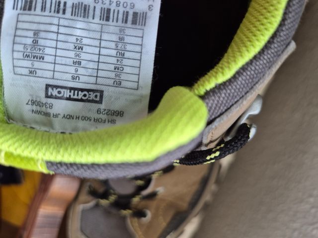 Botas  montaña  niño talla 38 decathlon waterproof