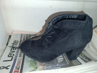 Botines de tela negros con tacón