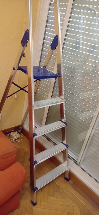 Escalera plegable aluminio 5 peldaños