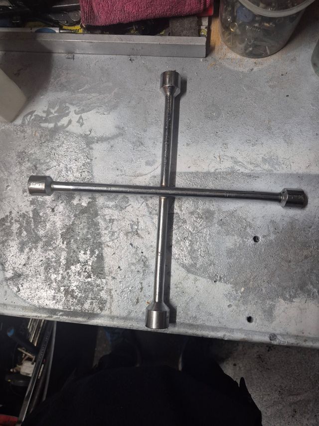 Llave de cruz para coche