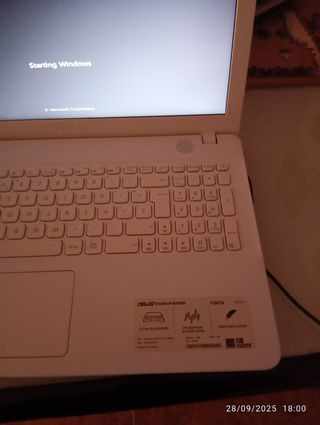 Portátil Asus blanco