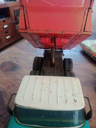 Camión de Juguete Antiguo de Lata