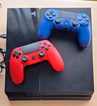 PS4 (PlayStation 4) Negra + 2 Mandos