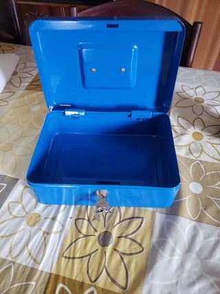 Caja de seguridad azul con llaves