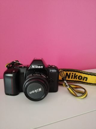 Cámara Nikon F-601M + Complementos