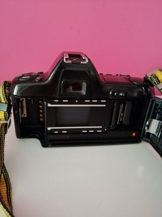 Cámara Nikon F-601M + Complementos