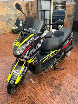 Moto Yamaha x Max 250